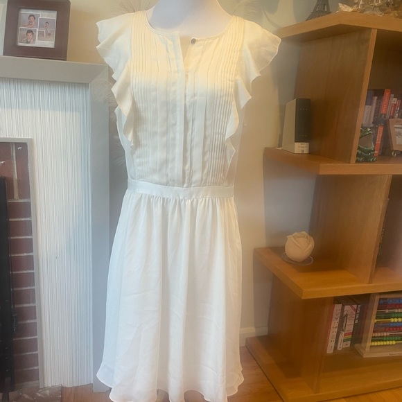 Ivory flutter sleeve dress 12 banana republic - Picture 7 of 7